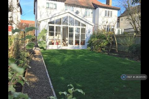 2 bedroom maisonette to rent, Friern Watch Avenue, London, N12