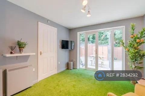 4 bedroom terraced house to rent, Shenton Close, Swindon, SN3