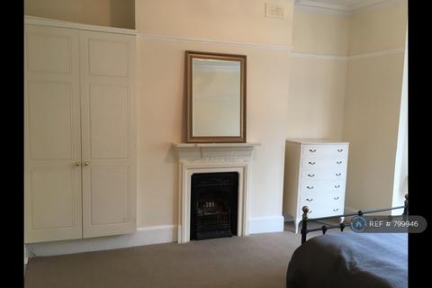 3 bedroom flat to rent, Wandsworth Road, London, SW8