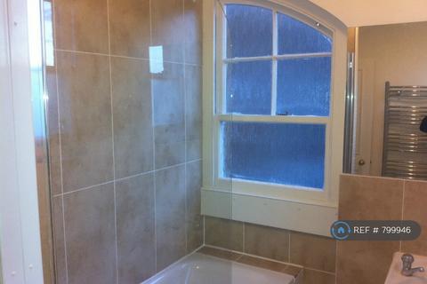 3 bedroom flat to rent, Wandsworth Road, London, SW8