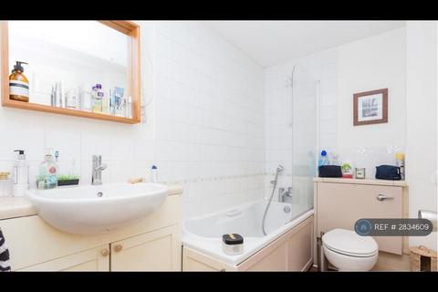 undefined, Myddleton Avenue, London, N4