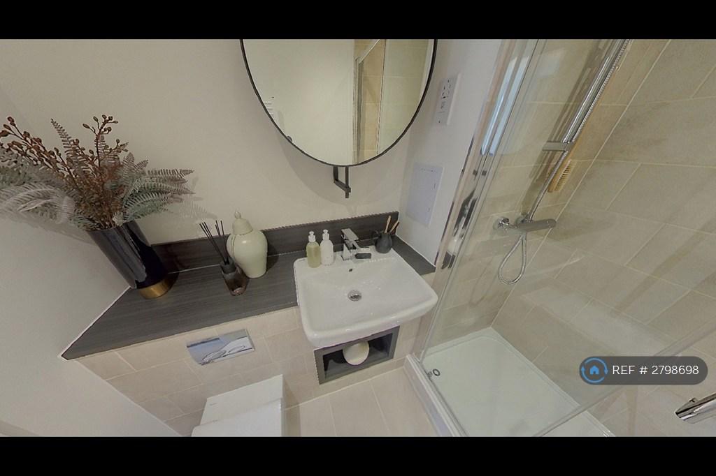 En-Suite Bathroom Connected To Master Bedroom