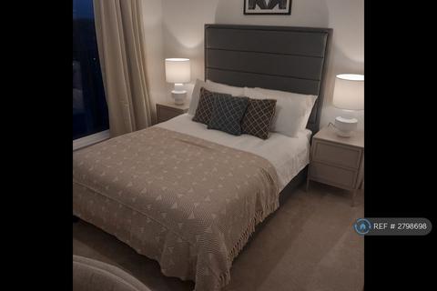 2 bedroom flat to rent, Nestles Avenue, Hayes, UB3