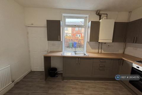 2 bedroom terraced house to rent, Vernon Street, Bury, BL9