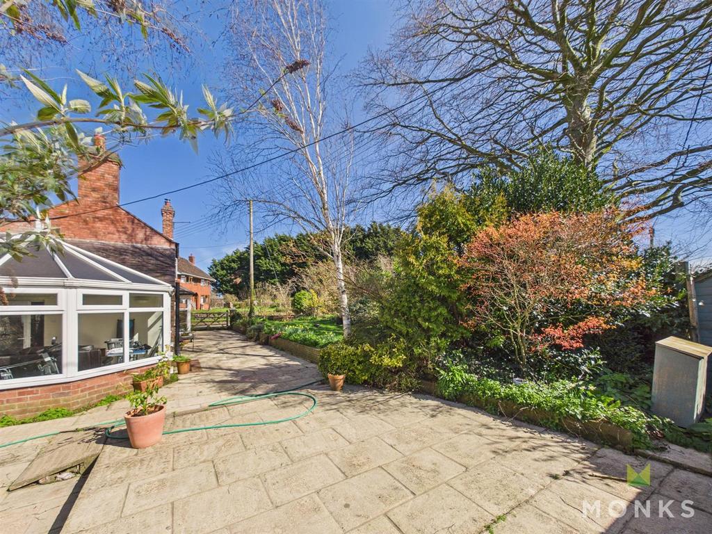 CAM01348 G0-PR0797-STILL023.jpg