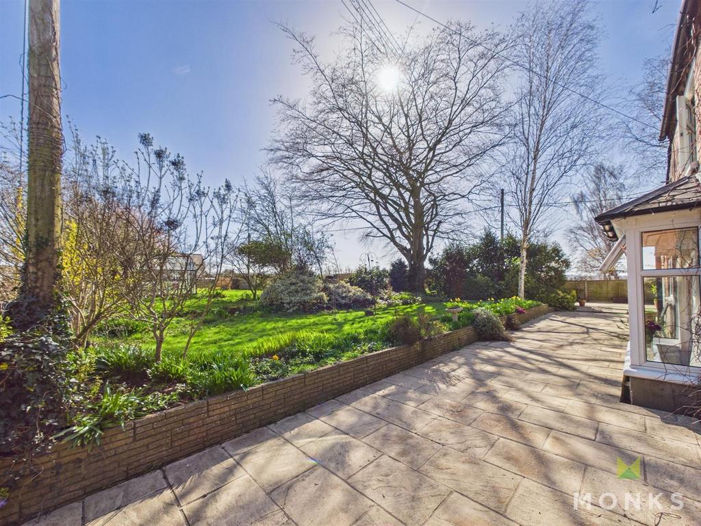 CAM01348 G0-PR0797-STILL025.jpg