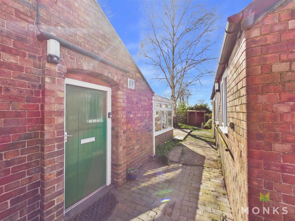 CAM01348 G0-PR0797-STILL018.jpg