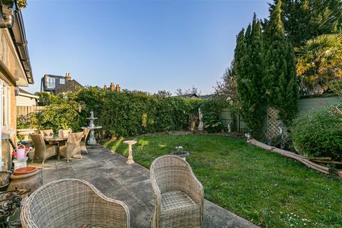 3 bedroom semi-detached house for sale, Rydens Grove, Walton-On-Thames KT12