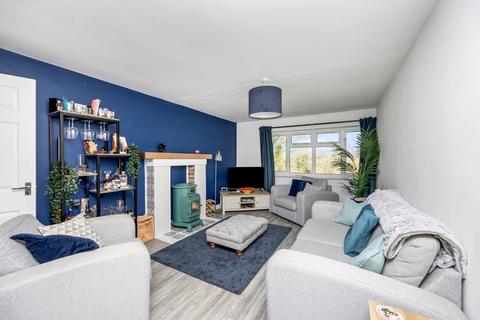 2 bedroom flat for sale, Stychens Close, Redhill RH1