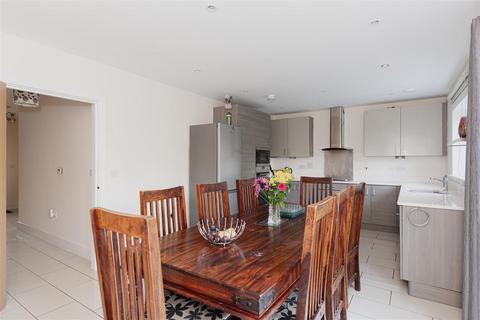 undefined, Redwood Drive, Epsom