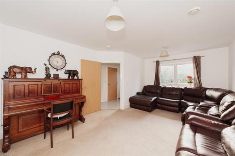 undefined, Redwood Drive, Epsom