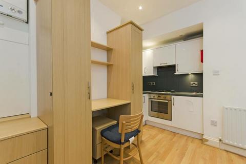 Studio to rent, Ballards Lane, Finchley, London, N3