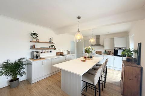 4 bedroom bungalow for sale, Millfields Close, Kilgetty, Pembrokeshire, SA68