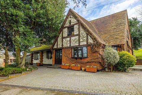 4 bedroom detached house for sale, Benfleet SS7