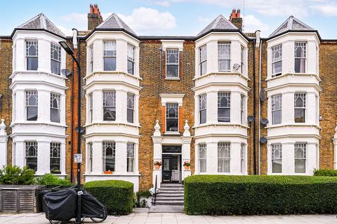 3 bedroom flat for sale, Gondar Gardens, London NW6