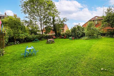 3 bedroom flat for sale, Gondar Gardens, London NW6