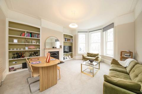 3 bedroom flat for sale, Gondar Gardens, London NW6