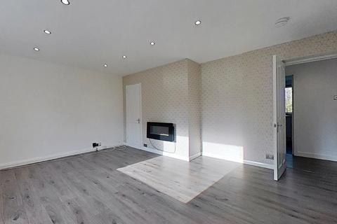 2 bedroom flat to rent, Inglestone Avenue, Thornliebank, Glasgow, G46