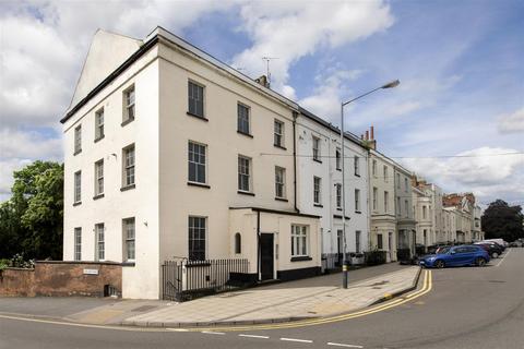 3 bedroom flat to rent, Portland Place West, Leamington Spa, CV32 5EU