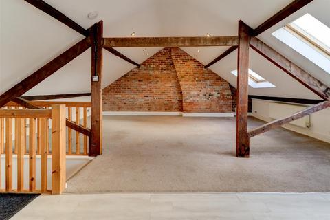 3 bedroom flat to rent, Portland Place West, Leamington Spa, CV32 5EU
