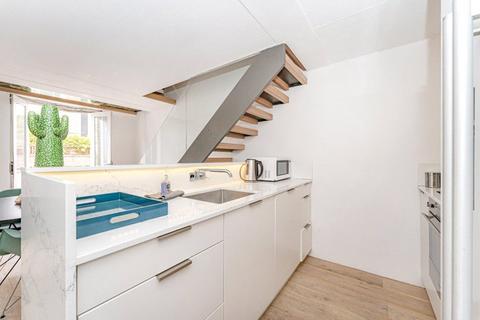 1 bedroom apartment for sale, Airlie Gardens, Kensington, London, W8