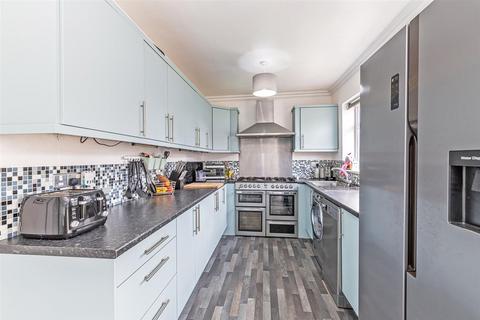 3 bedroom semi-detached house to rent, Derwent Road, Warrington, WA4