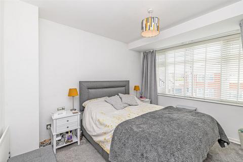 3 bedroom semi-detached house to rent, Derwent Road, Warrington, WA4