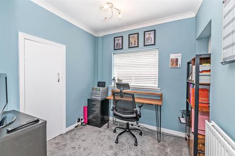 3 bedroom semi-detached house to rent, Derwent Road, Warrington, WA4