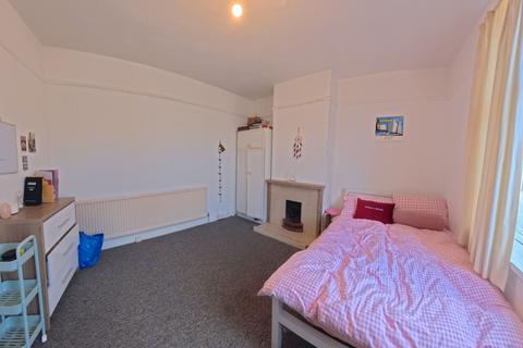 4 bedroom house to rent, May Road