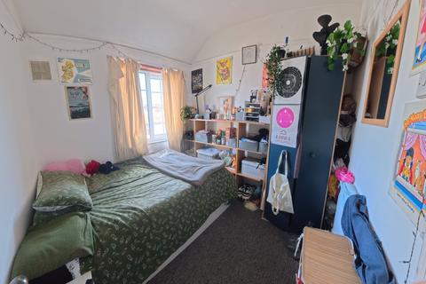 4 bedroom house to rent, May Road