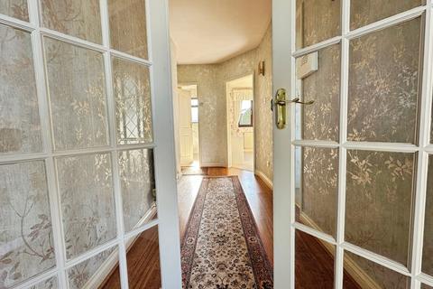 2 bedroom detached bungalow for sale, Barry Drive, Kirby Muxloe, LE9