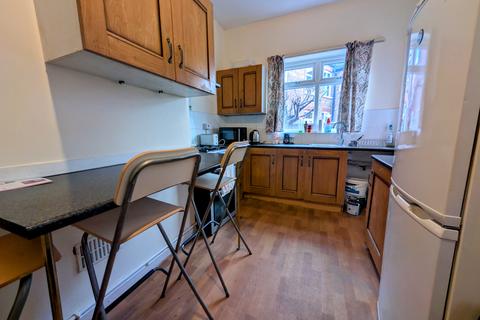 4 bedroom terraced house to rent, Darnley Street, Manchester, M16