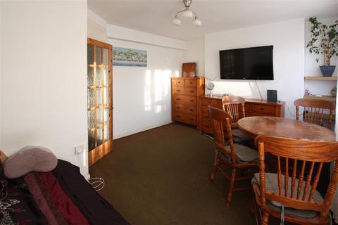 Armfield Crescent, Mitcham