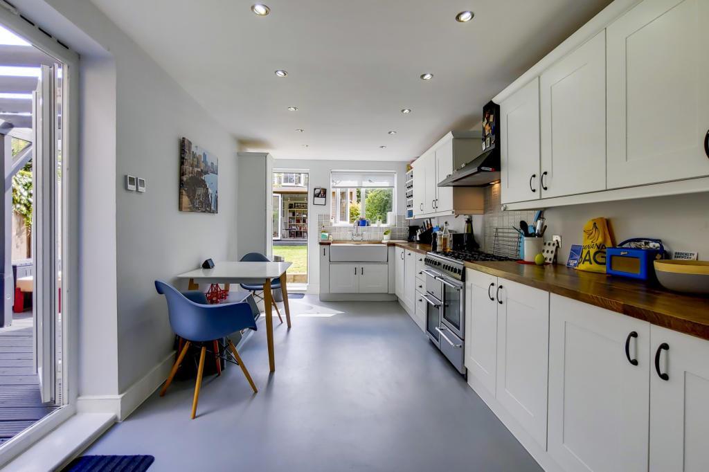 Kitchen 1.jpg