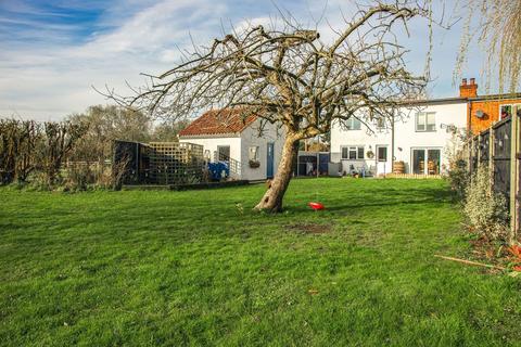 undefined, Characterful Cottage in Foulsham
