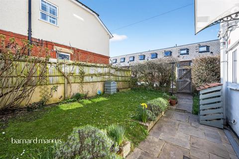 undefined, Barn Close, Epsom