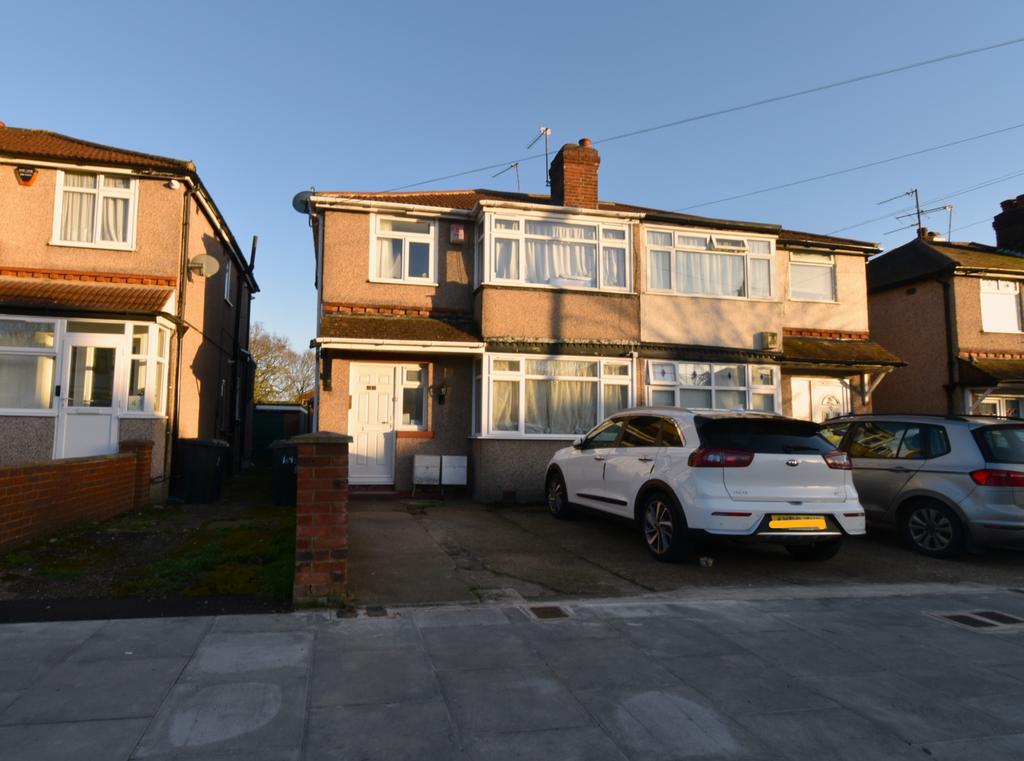 1-Bedroom Flat with Share of Freehold & Direct Ga