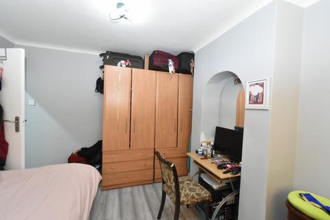 2 bedroom flat for sale, Northolt, UB5