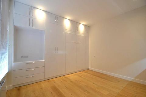 Studio to rent, King Street, Hammersmith, W6
