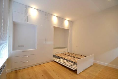 Studio to rent, King Street, Hammersmith, W6