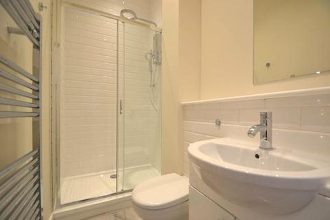 Studio to rent, King Street, Hammersmith, W6