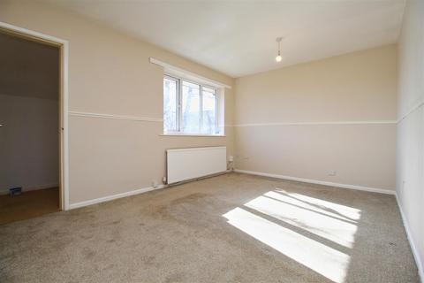 2 bedroom flat for sale, Tulip Close, Sale M33
