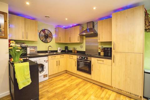 2 bedroom flat for sale, Kirtleton Avenue, Weymouth, Dorset, DT4