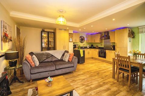 2 bedroom flat for sale, Kirtleton Avenue, Weymouth, Dorset, DT4