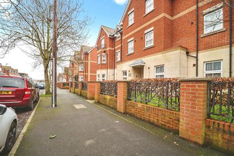 2 bedroom flat for sale, Kirtleton Avenue, Weymouth, Dorset, DT4