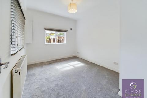 1 bedroom apartment to rent, Station Road, Finchley Central, N3 - OWN PRIVATE GARDEN