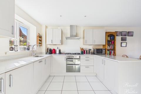 5 bedroom detached house for sale, Pillow Way, Buckingham, MK18