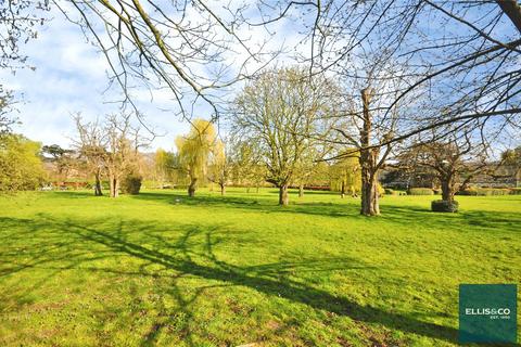 2 bedroom apartment for sale, Royal Drive, Friern Barnet, N11