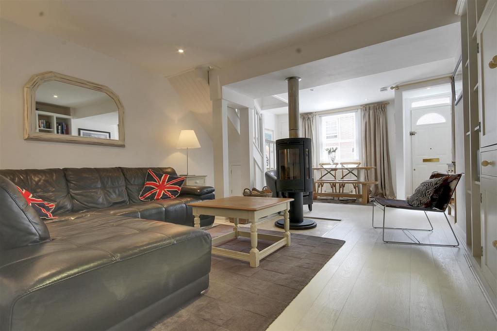 Living Room 3.jpg