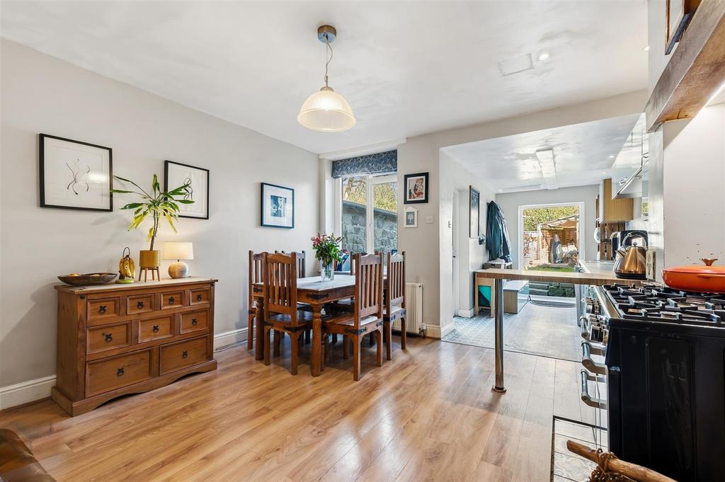 Kitchen / Dining
